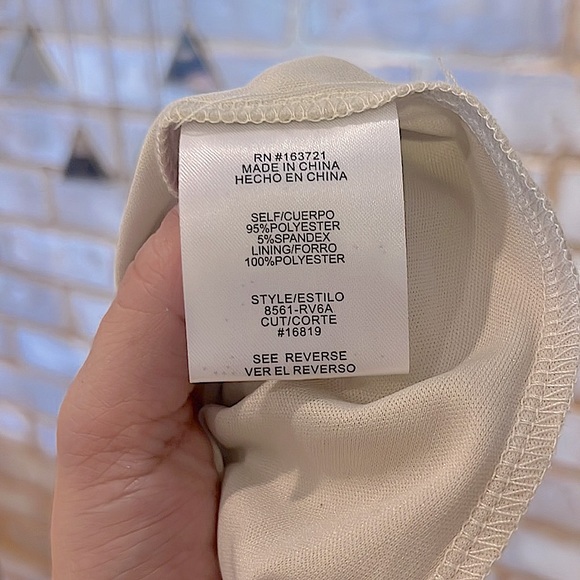 City Triangles White & Silver Fitted Mermaid Style Formal Gown with Mask, Sz. 3 - Picture 14 of 15